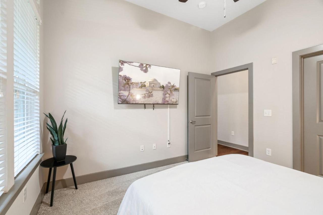 Grand Luxury Premium Vaulted Ceilings Daire Woodbridge Dış mekan fotoğraf